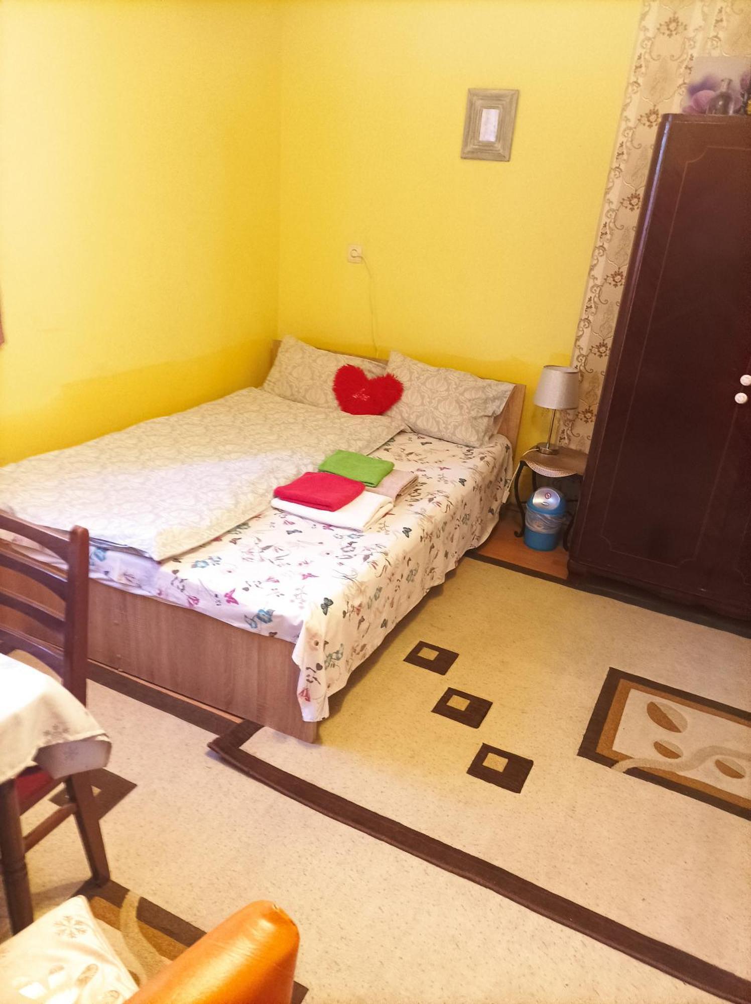 Apartament Cu Doua Camere Si Gradina Cluj-Napoca Eksteriør billede